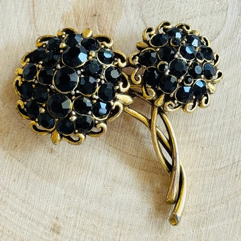 Vtg Hollycraft Signed Black Flower Pin Brooch gold tone jeweled‎ Rhinestone 2.5